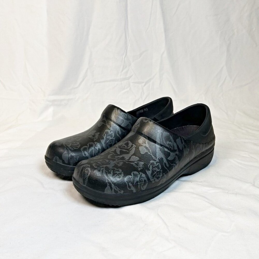 CROCS Black Floral Print Professional Clogs